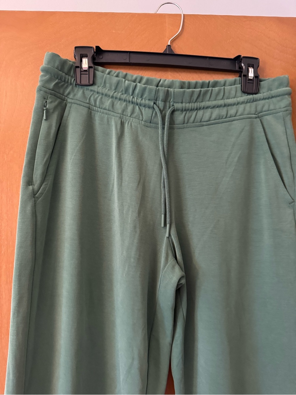 Athleta Seasoft Straight Pant in Olive Green